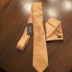 Brand New Gold Men’s Neck Tie